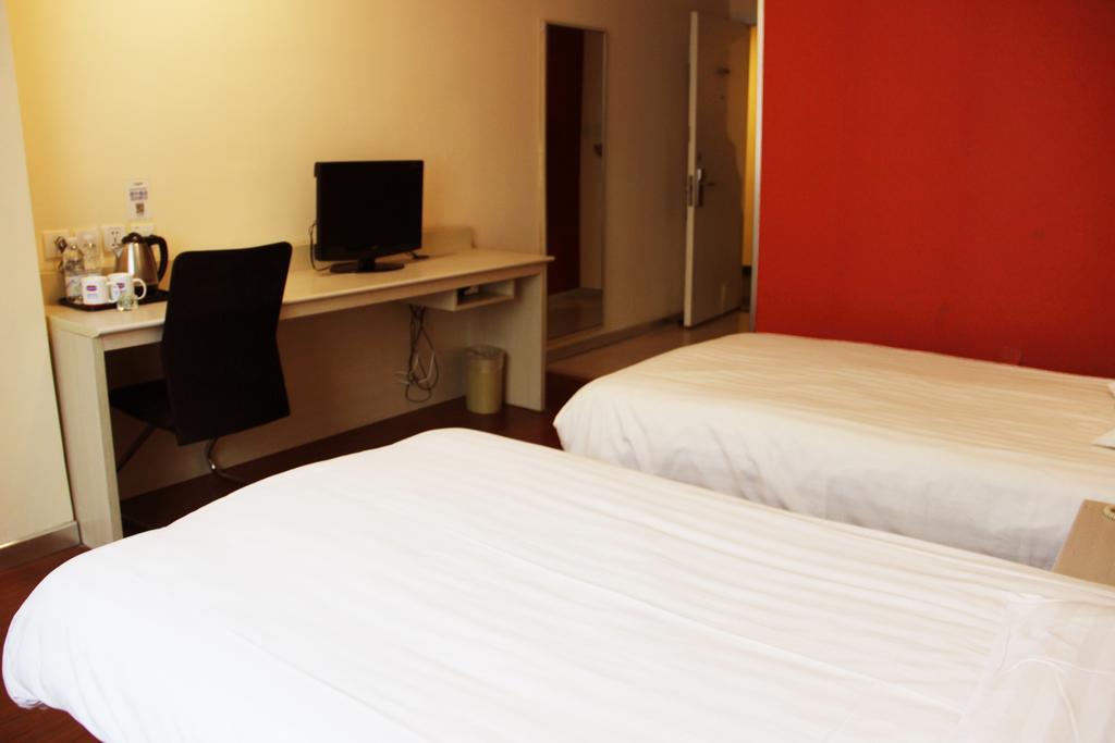 Hanting Express Qingdao South Chongqing Road Стая снимка