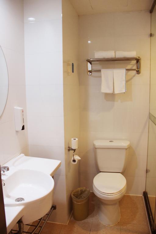 Hanting Express Qingdao South Chongqing Road Стая снимка